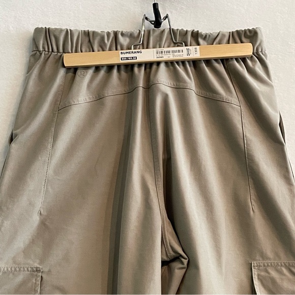 Lululemon Light Utilitech Cargo Pocket High-Rise Pant - Picture 5 of 7